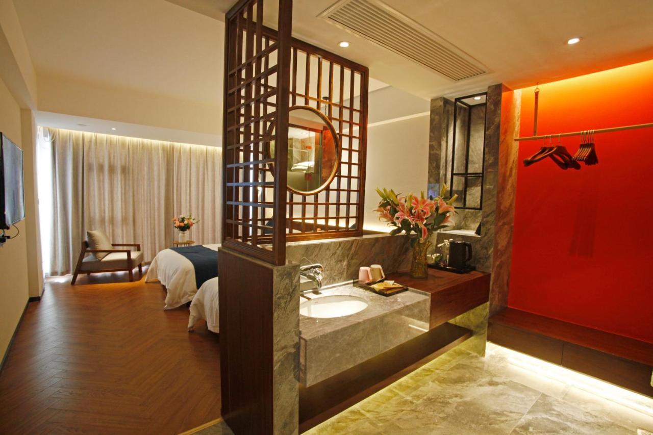 張家界武陵源北岸輕奢客棧 森林公園店 Hotell Zhangjiajie Eksteriør bilde