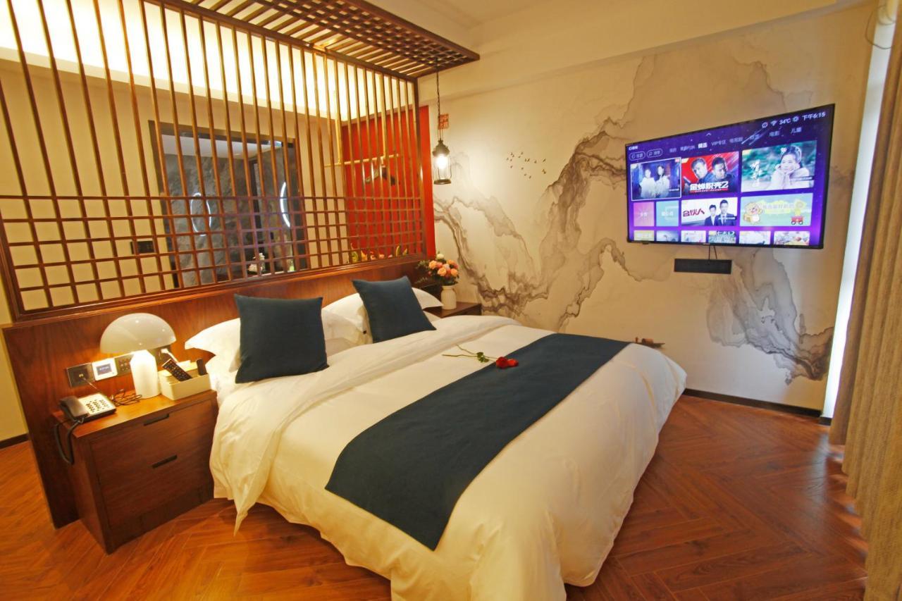 張家界武陵源北岸輕奢客棧 森林公園店 Hotell Zhangjiajie Eksteriør bilde