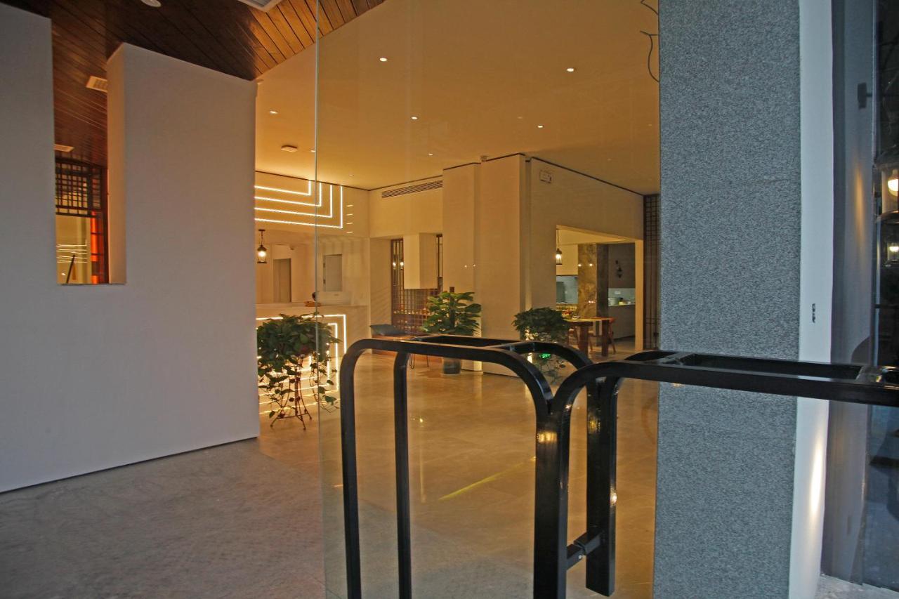 張家界武陵源北岸輕奢客棧 森林公園店 Hotell Zhangjiajie Eksteriør bilde